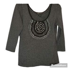 𝅺WHITE House and Black Market shirt